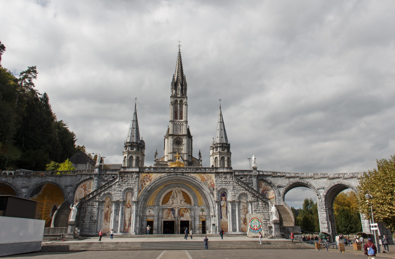 Pellegrinaggio a Lourdes da Napoli in Aereo Viaggio Religioso di 5 Giorni da Giugno ad Ottobre 2023 da 550 €